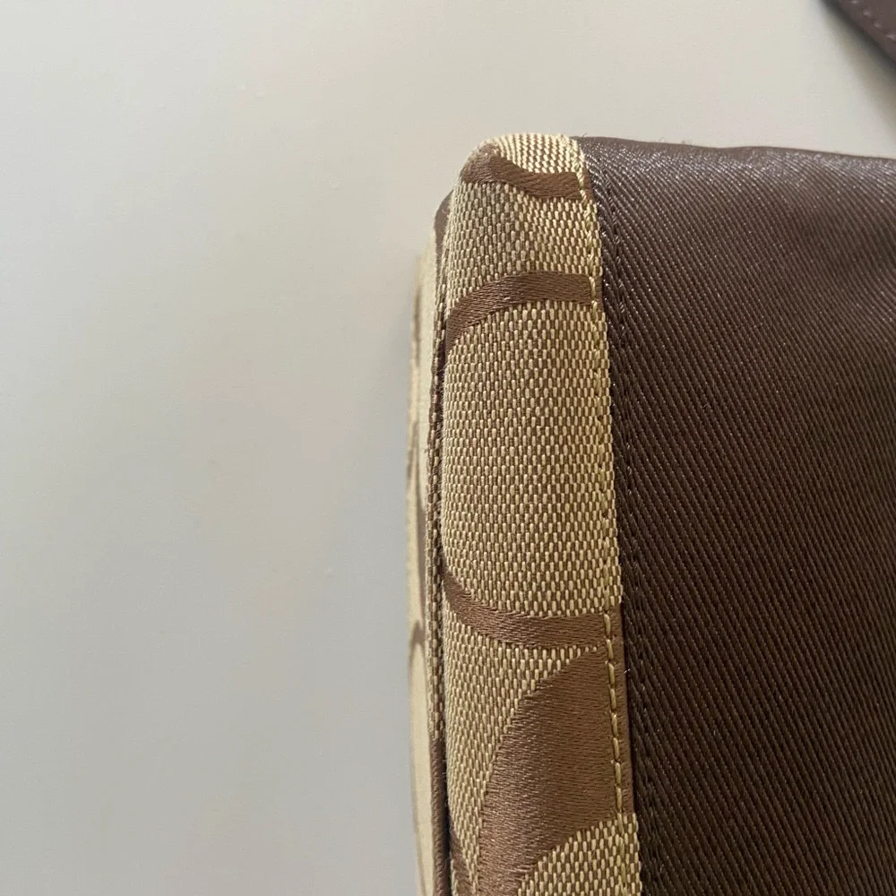 Y2K Signature Coach Brown & Tan Bag - Picture 7 of 9